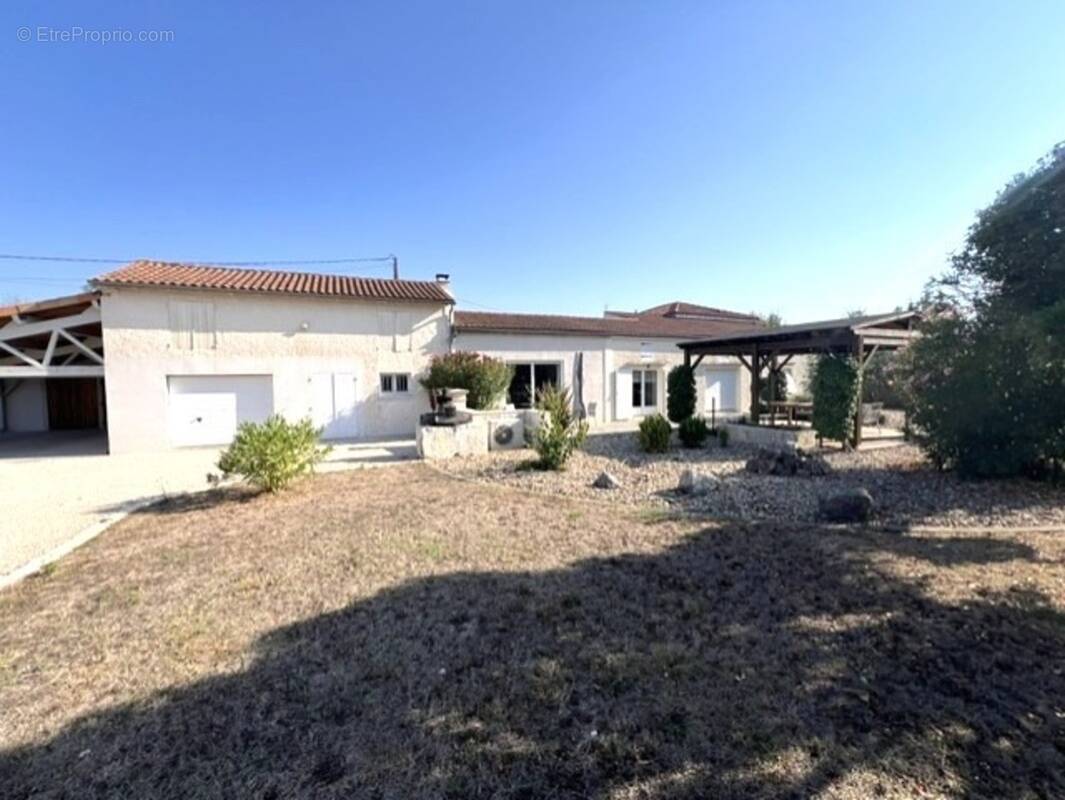 Maison à SAINT-GEORGES-DES-COTEAUX
