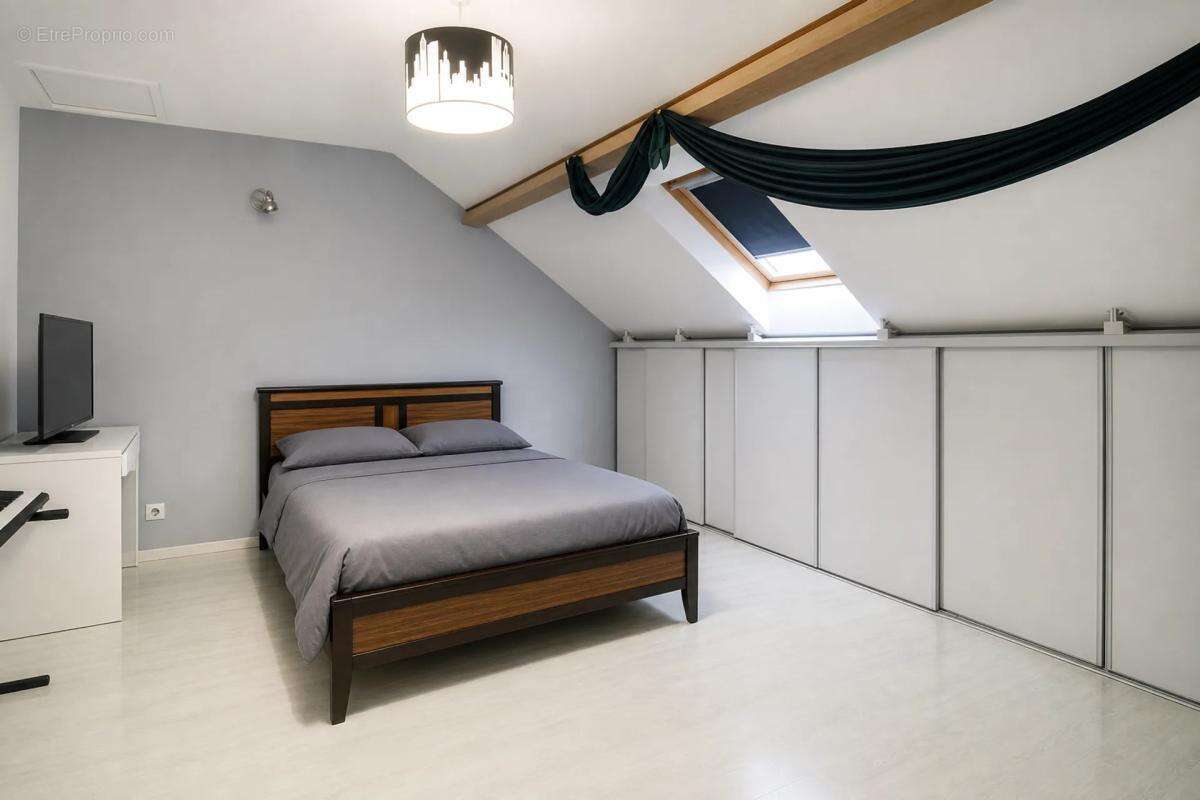 Maison 7 pièces de 197 m2 avec jardin en vente à Courtry - Idéal pour familles - photo 10