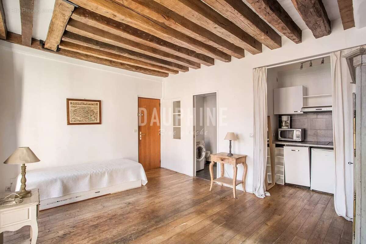 Appartement à PARIS-1E