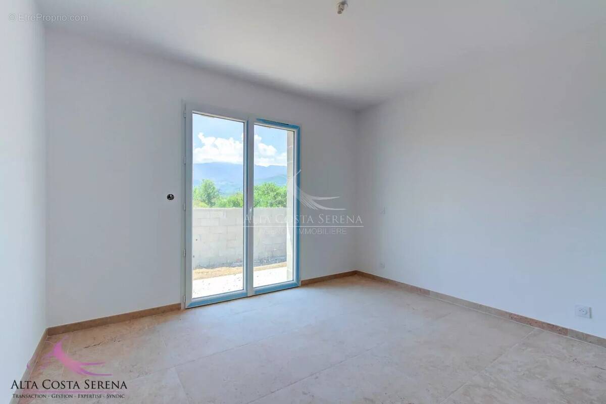 Villa T4 de 114 m² sur Ghisonaccia - photo 4
