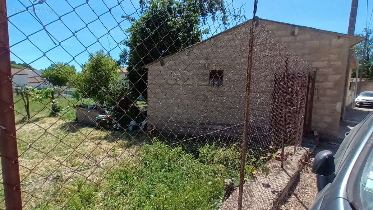Terrain à MAGALAS