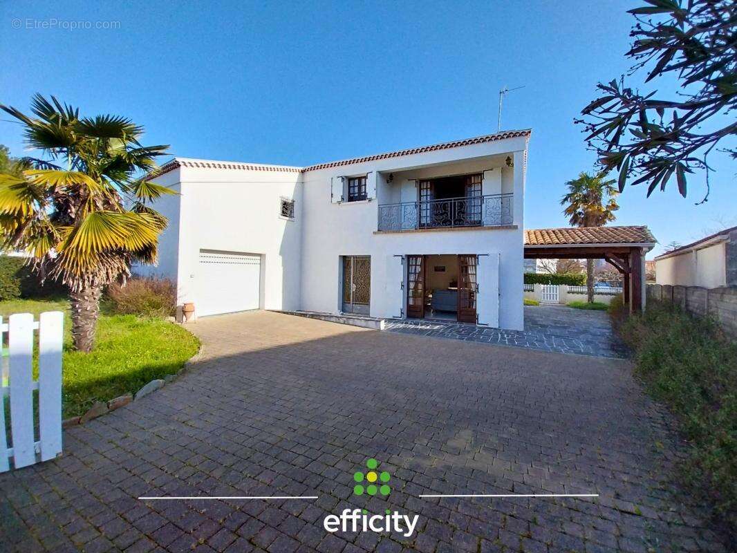 Maison 175 m² à Saint-Georges-De-Didonne  - photo 2