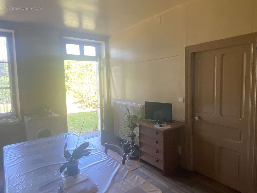 Maison à SAINT-CYR-LES-CHAMPAGNES