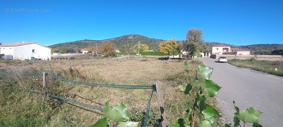 Terrain à VALLON-PONT-D'ARC