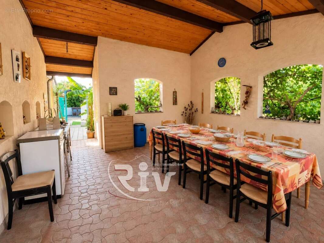 Maison de 145 m² avec piscine, grand terrain - photo 9
