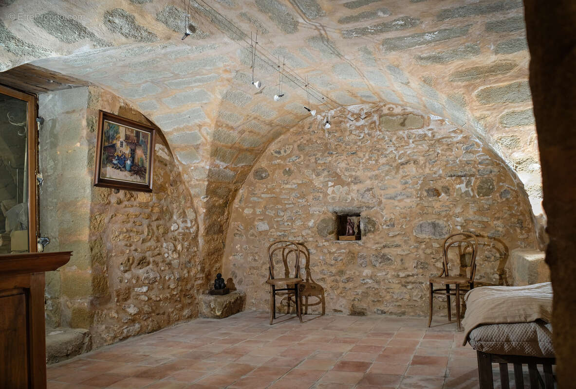 Maison à SAINT-QUENTIN-LA-POTERIE