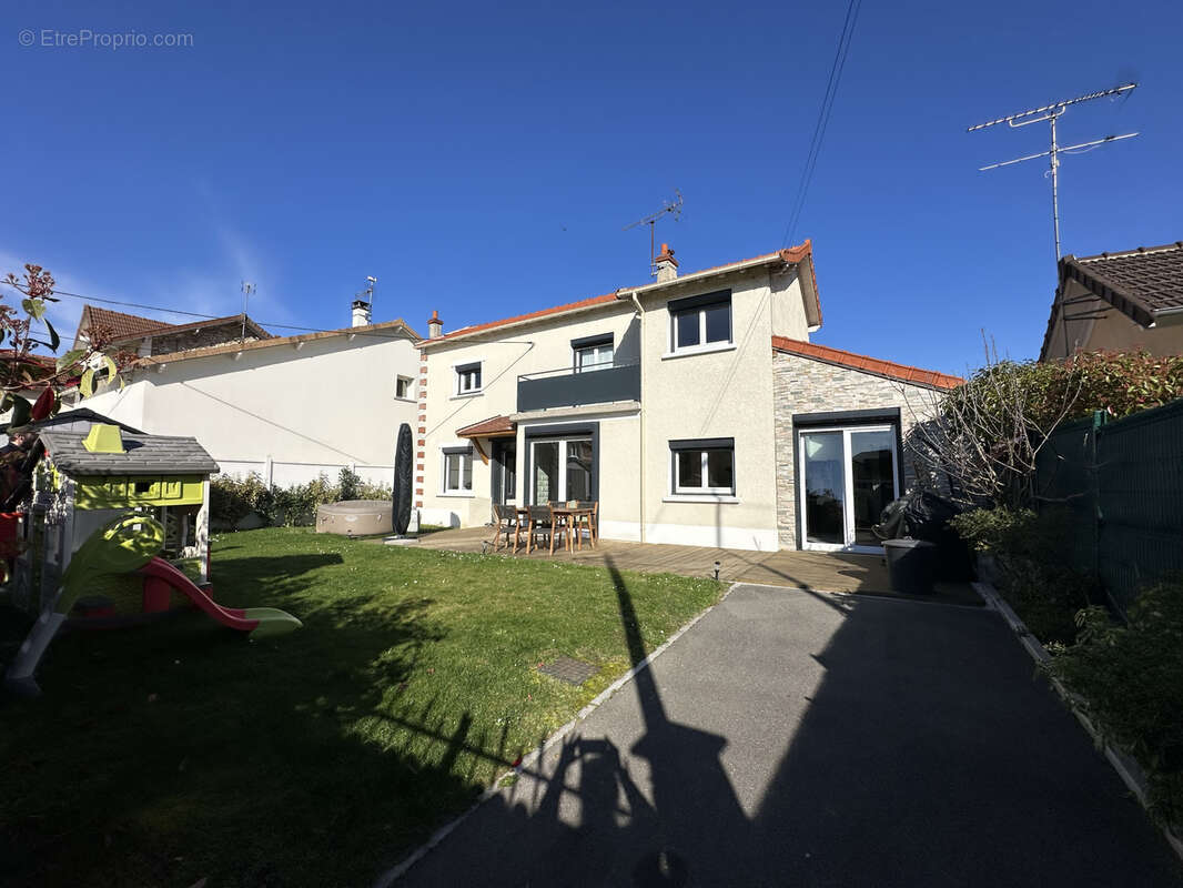 Maison à VAIRES-SUR-MARNE