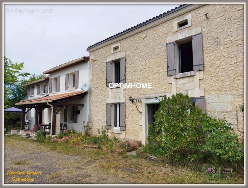 Maison à AUBETERRE-SUR-DRONNE