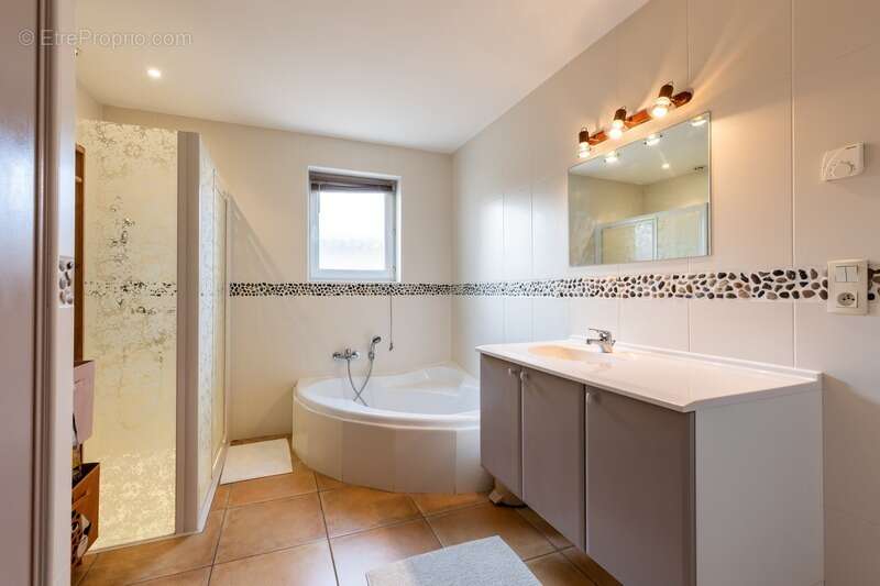 Commerce à GUJAN-MESTRAS