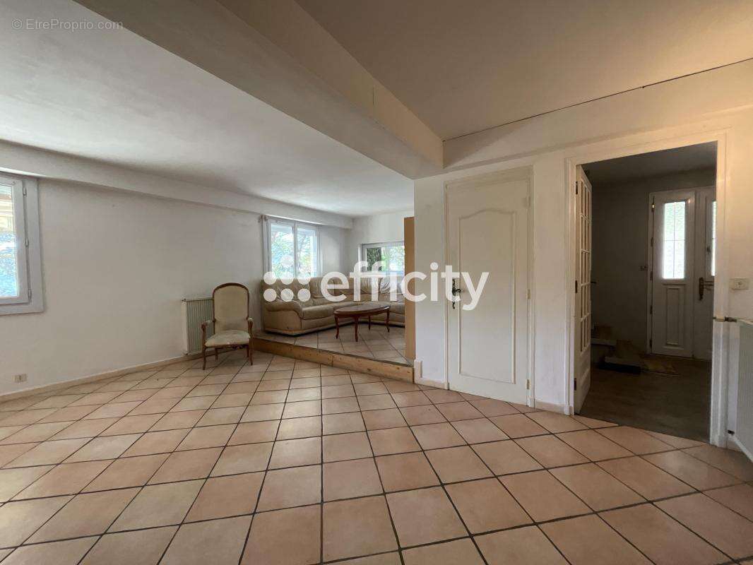 Maison 215 m² à Coux  - photo 8
