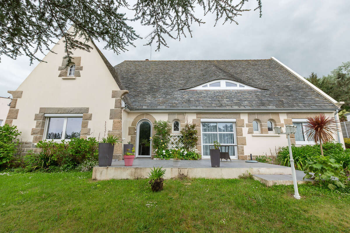 Maison à YFFINIAC