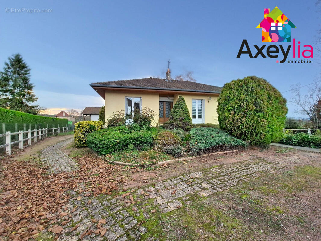 Maison à SAINT-CHRISTOPHE-EN-BRIONNAIS