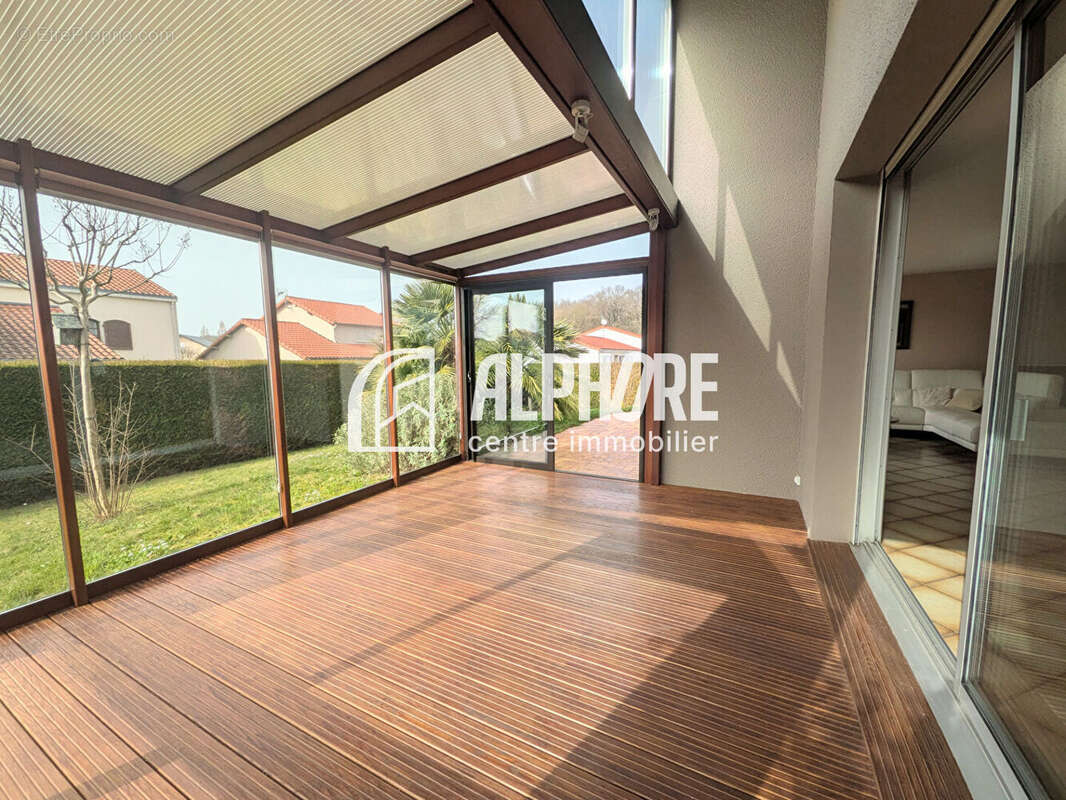 Maison de 167m2 à Cholet - 4 chambres, grand terrain et studio indépendant - photo 5