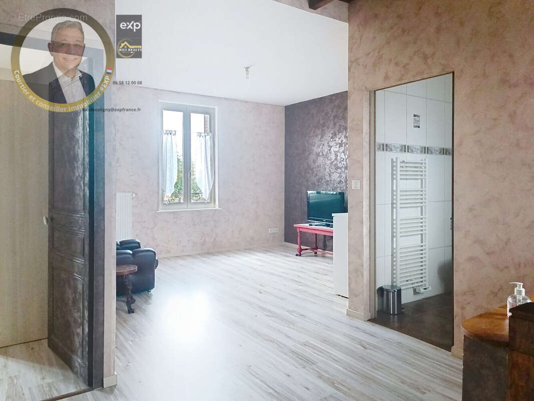 Salle de vie de l'appartement (1er) - Appartement à CUISERY