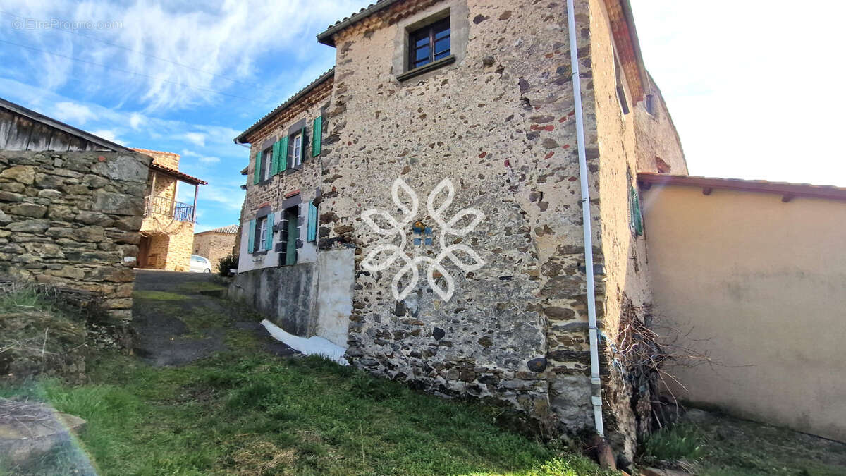 Maison à VILLENEUVE-D'ALLIER