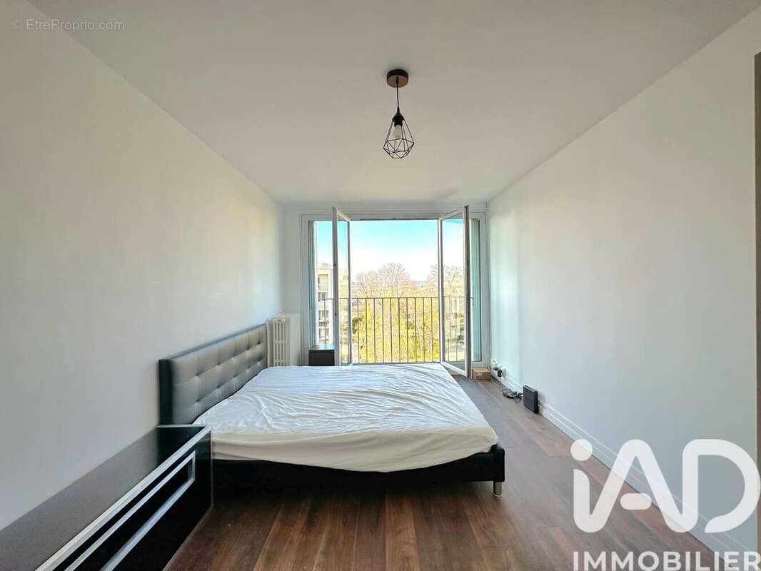 Photo 6 - Appartement à SAINT-CYR-L'ECOLE