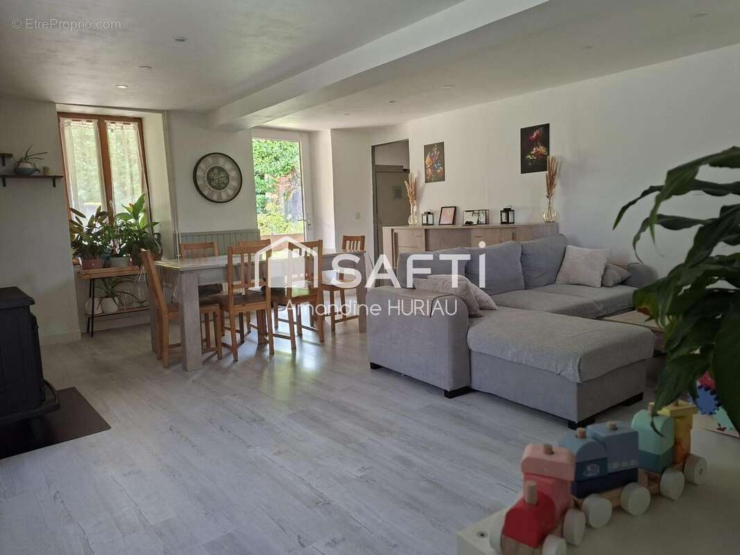 Maison 112 m² à Vensat  - photo 5