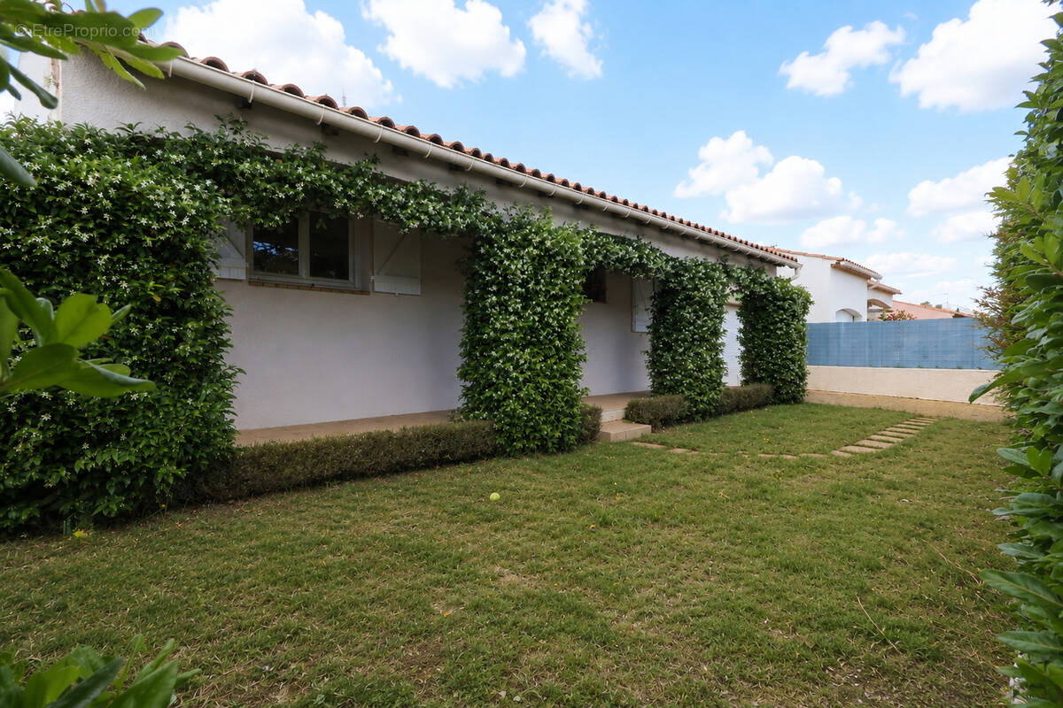 Maison à MAUGUIO