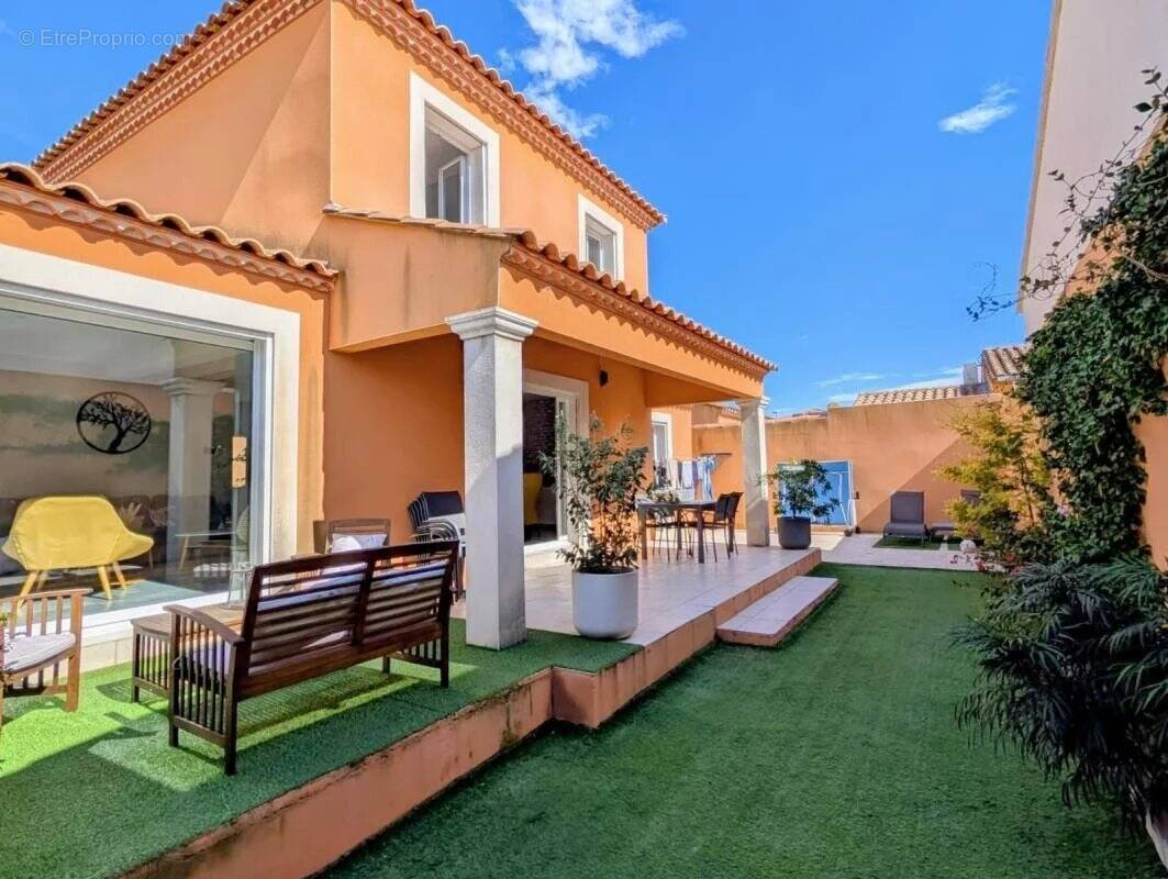 Maison à JONQUIERES-SAINT-VINCENT