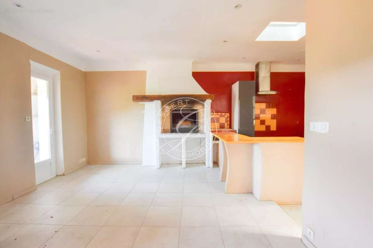 Appartement à SALERNES