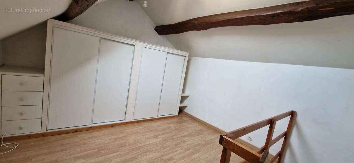 Appartement à VENEUX-LES-SABLONS