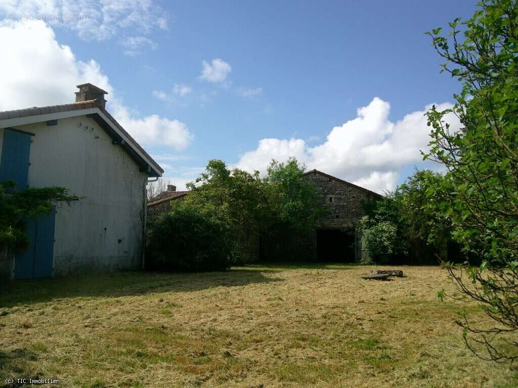 Maison à LEZAY