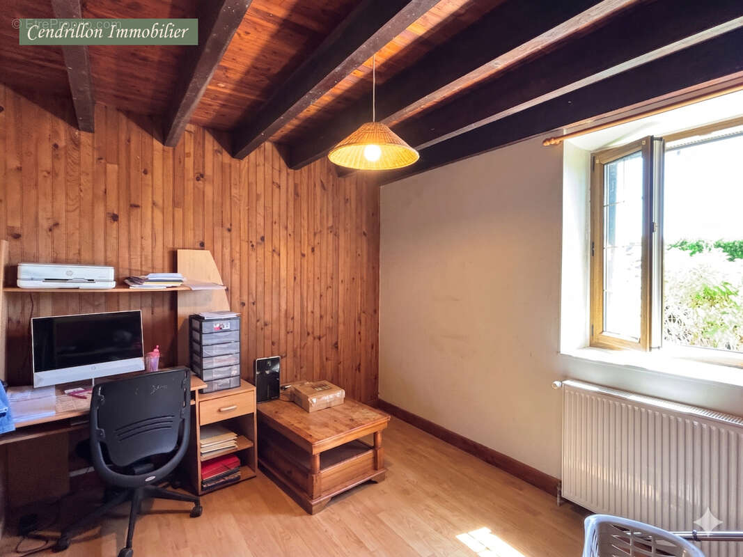 Maison 60m2. rénovée, avec jardin et dépendance. - photo 7