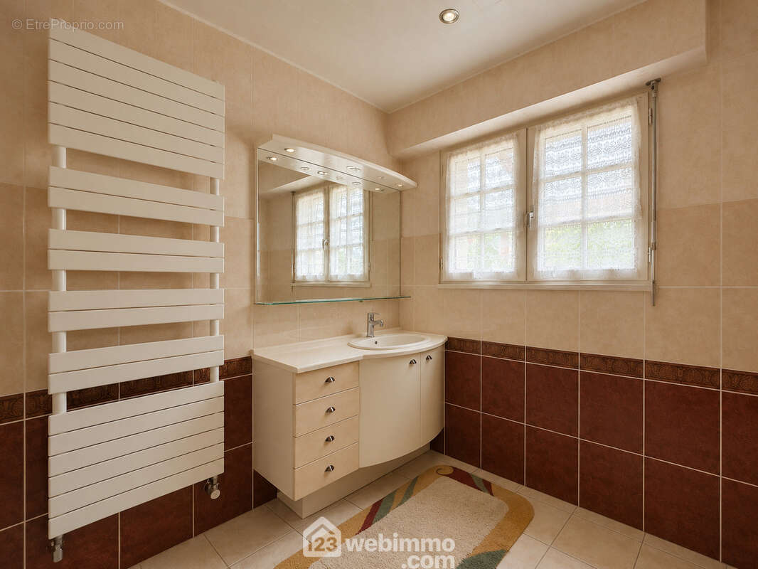 Maison à TREDREZ-LOCQUEMEAU