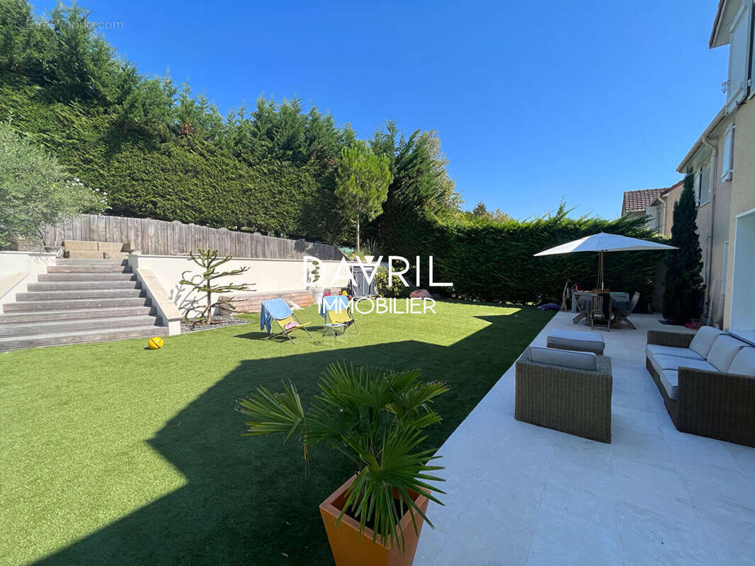 Maison à CHANTELOUP-LES-VIGNES