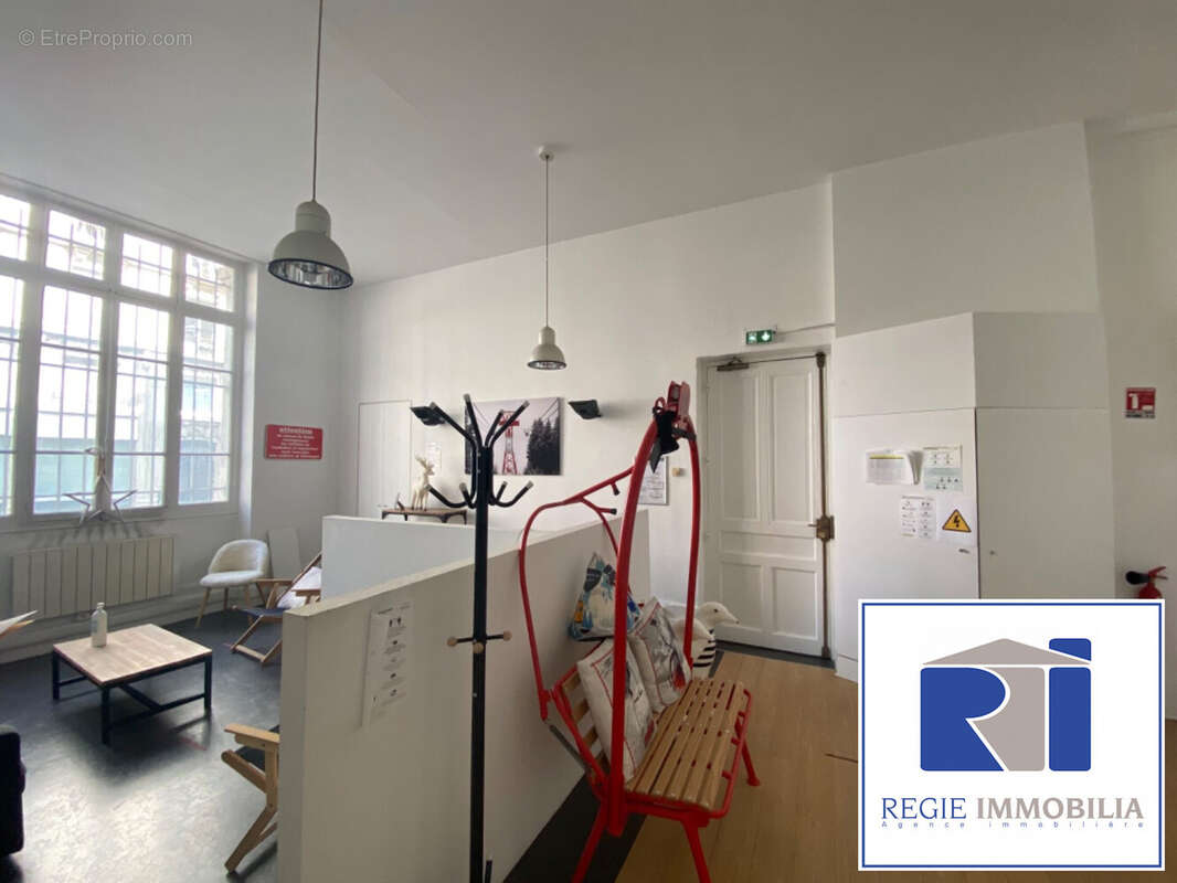 Espace accueil 31m2 - Commerce à GRENOBLE