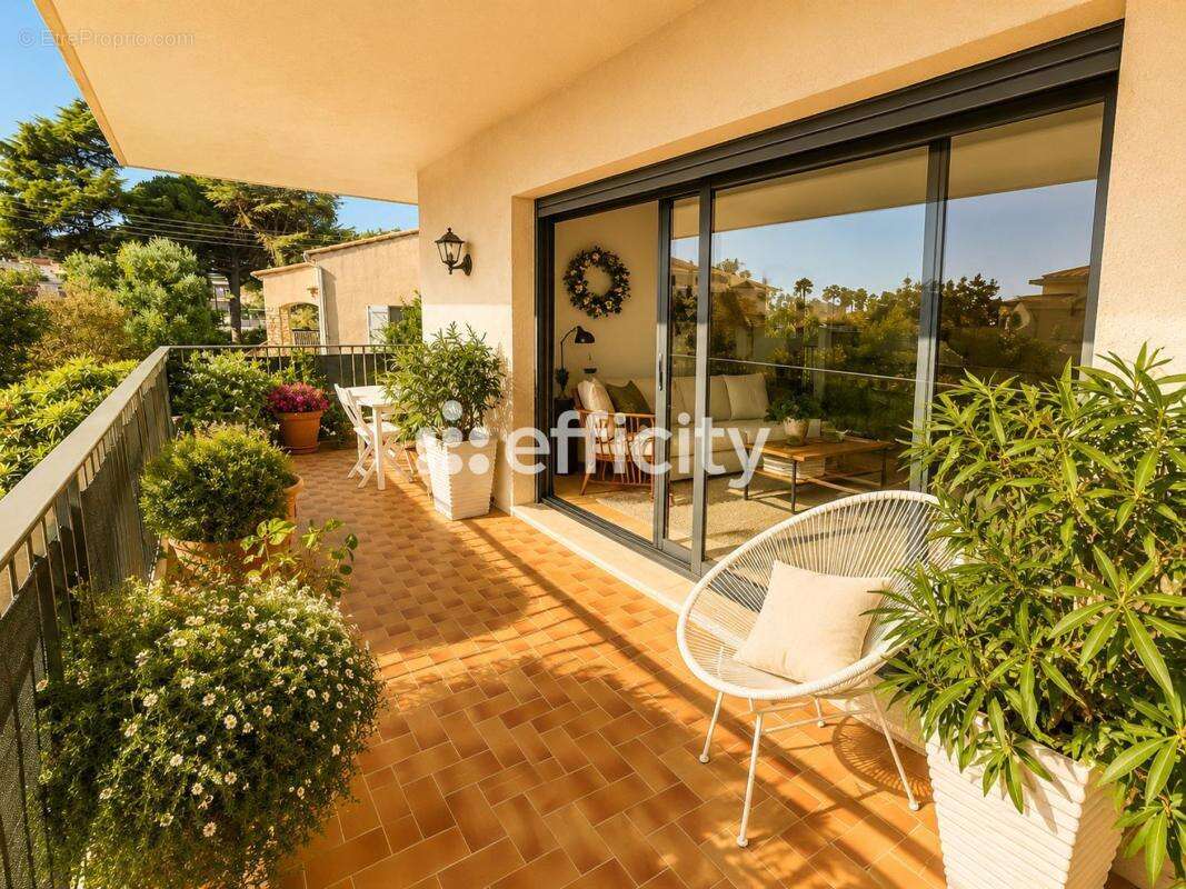 Appartement à VALLAURIS