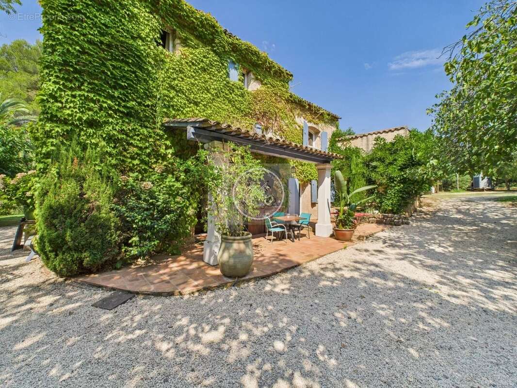 À vendre -Domaine d'exception .  Maison d'hôtes de 2ha - Puget-sur-Argens - photo 9