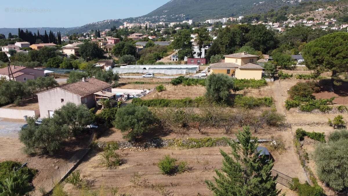 Nice - Carros: Terrain constructible avec possibilité de division - photo 7