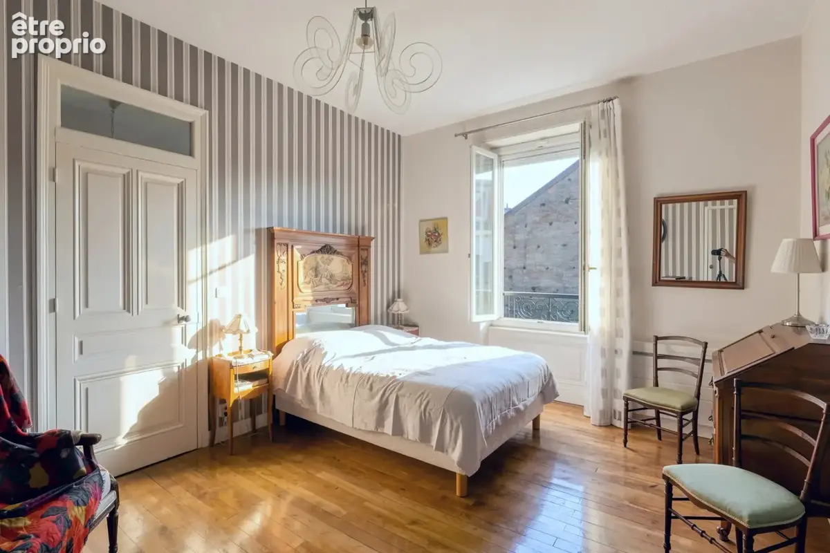 Véritable coup de cœur pour cette demeure atypique avec jardin et terrasse au calme absolu proche de Montchat - photo 16