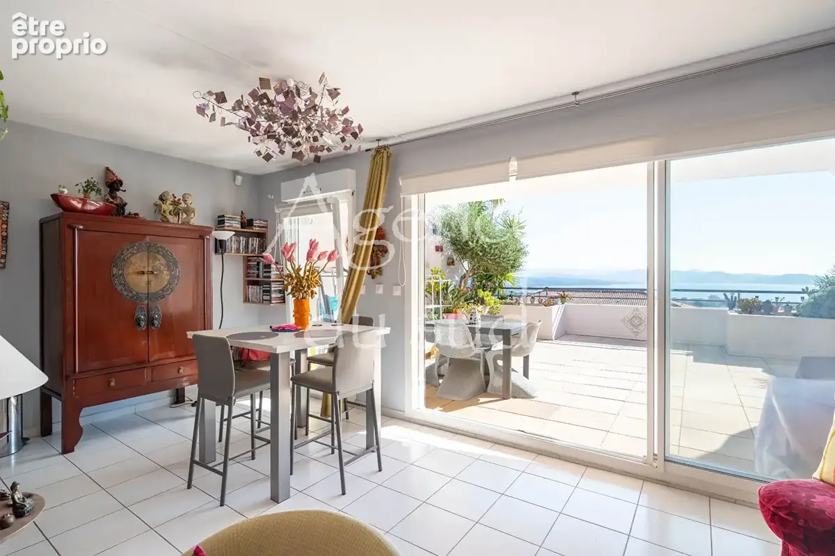 Coup de coeur d'exception : superbe T3 avec vue mer et stationnement privé - photo 3