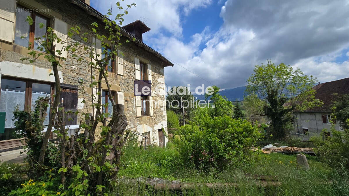 Maison à MIRIBEL-LES-ECHELLES