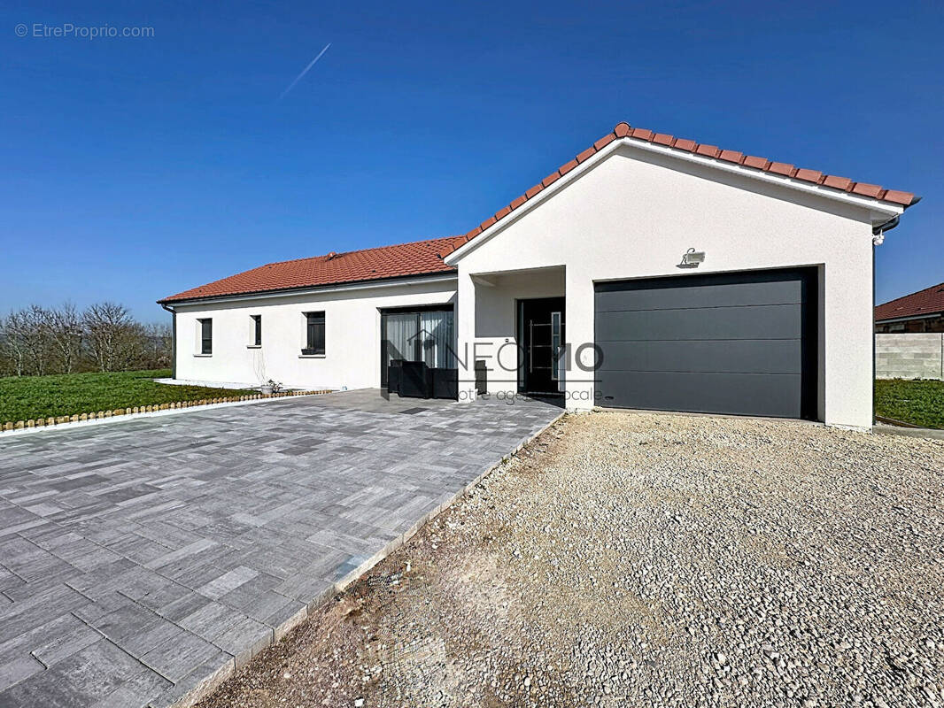 Maison à NEUFCHATEAU