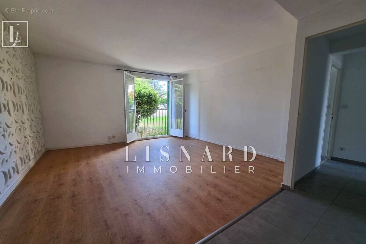 Appartement à VALLAURIS
