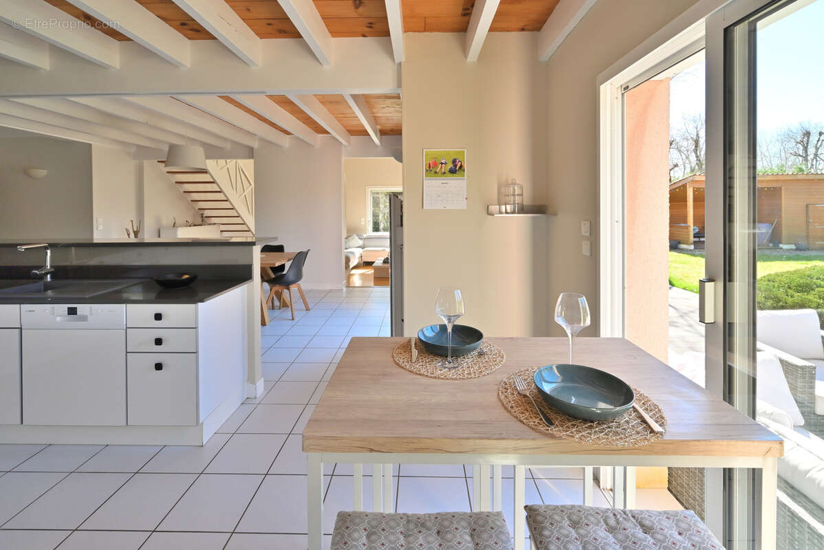 Maison à SAINT-JEAN-D'ILLAC