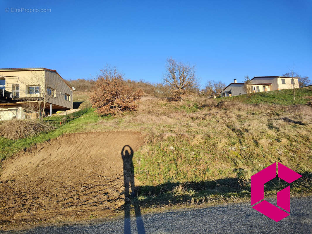 Terrain à MAZEYRAT-D&#039;ALLIER