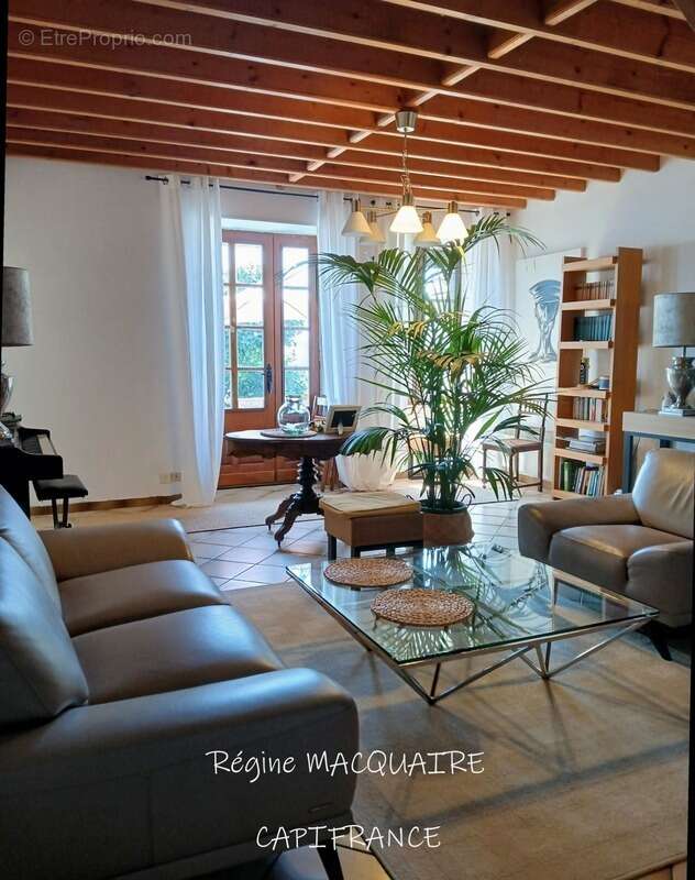 À vendre : Maison mitoyenne de 4 pièces,143 m2 env., 3 chambres sur un terrain de 1500 m2 avec panorama exceptionnel sur la camp - photo 9