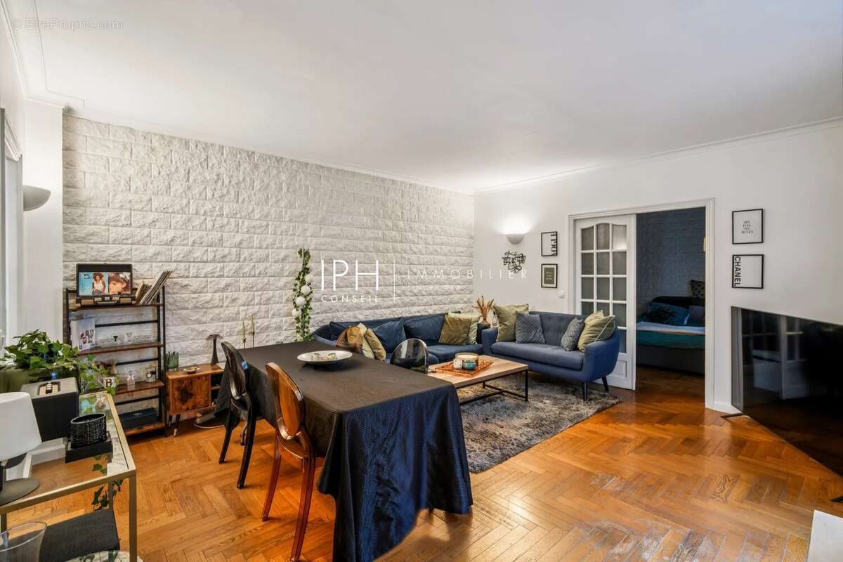 Appartement à NEUILLY-SUR-SEINE