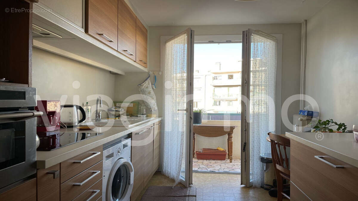Appartement à MARSEILLE-5E