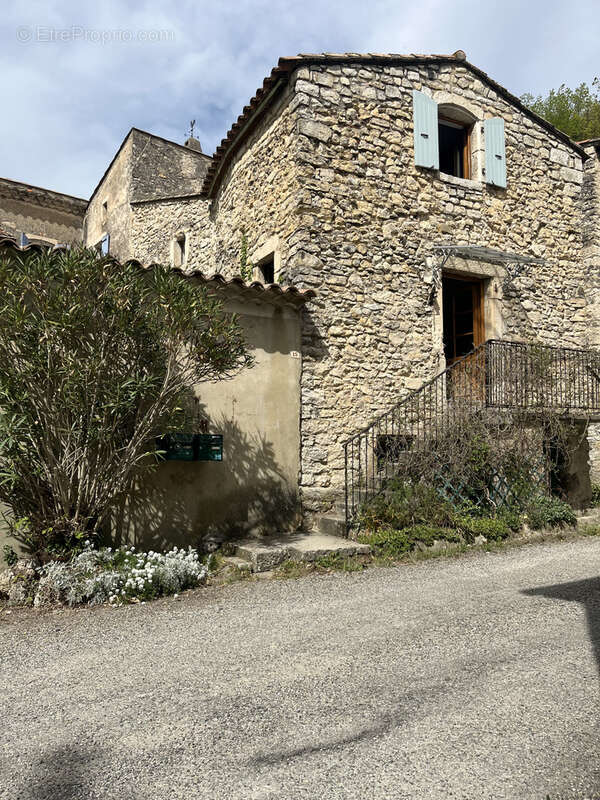 Maison à MONTJOUX