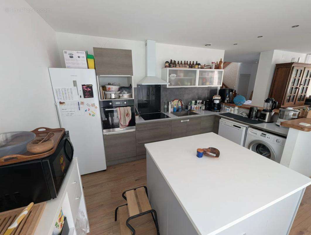Maison de 8 pièces 6 chambres de 166 m² à Singles - photo 3
