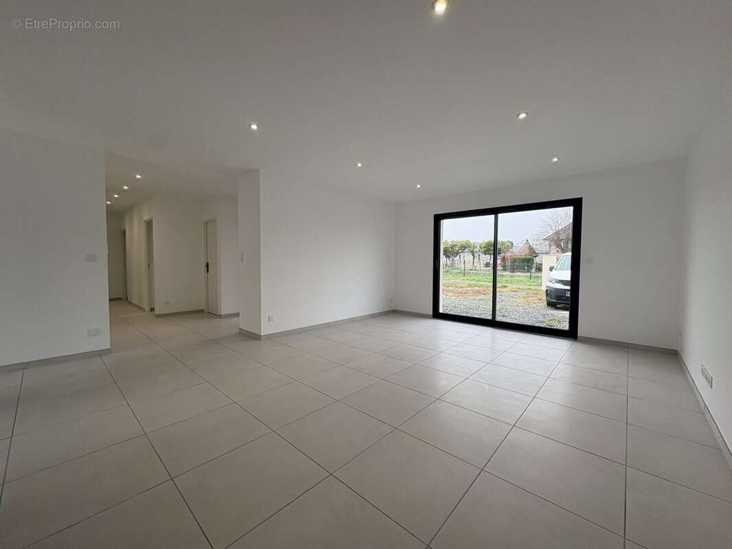 Maison à COGNAT-LYONNE