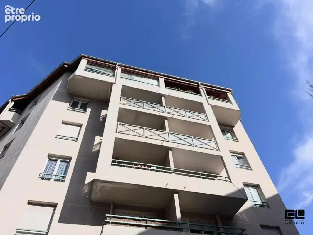 T2 52m² avec balcon  avenue lacassagne proche place sainte anne - photo 8