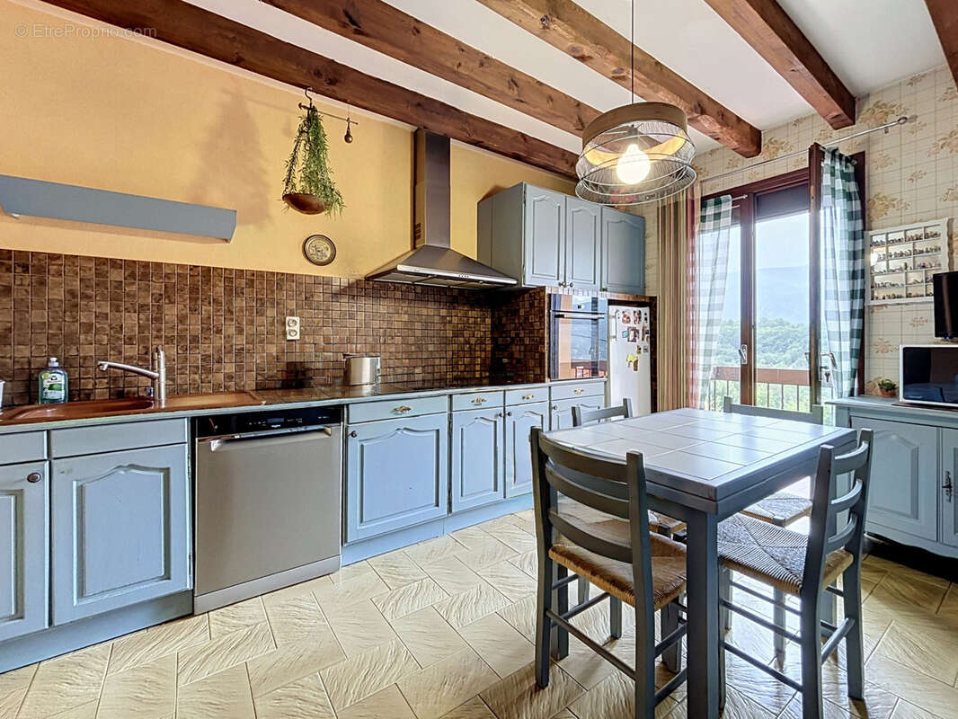 Maison de caractère avec jardin   Un beau potentiel à exploiter à Codalet - photo 2