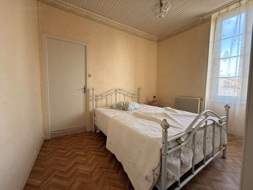 Maison à LAROQUE-TIMBAUT