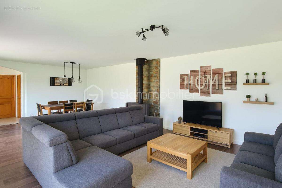 Maison à SAINT-LAURENT-DES-ARBRES